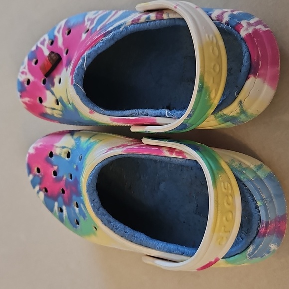 Tie Dye Lined Crocs - Picture 5 of 12